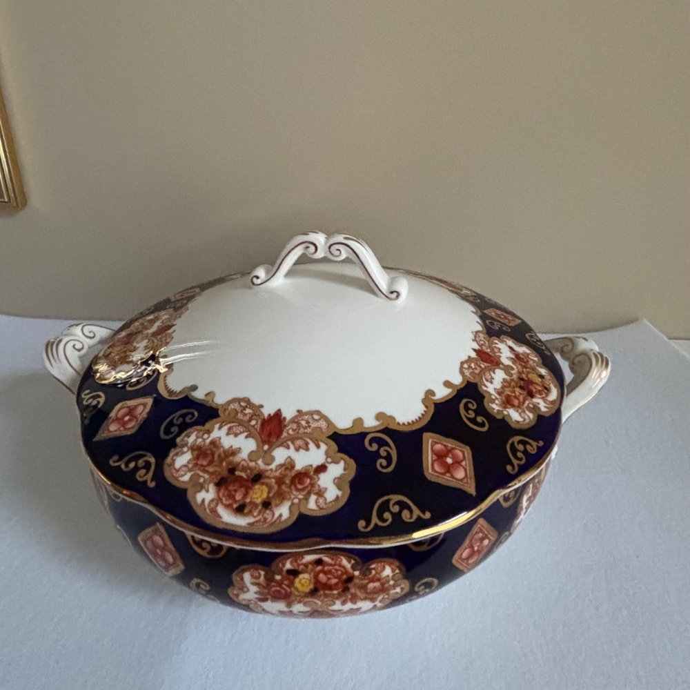 Royal Albert Heirloom Covered Tureen
